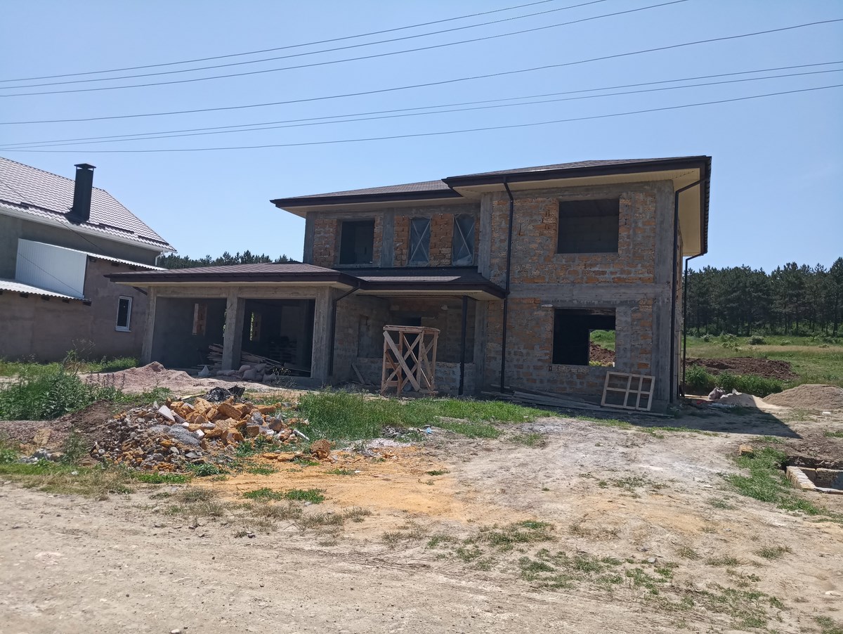 Двухэтажный дом с гаражом из ракушки, заказать проект в Крыму